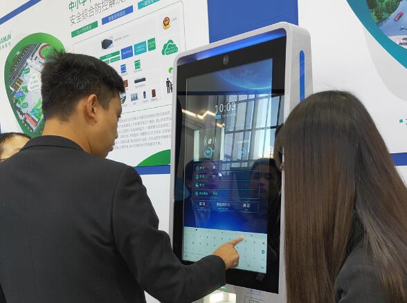 錢(qián)林智能訪客機(jī)強(qiáng)勢(shì)出擊北京安博會(huì)