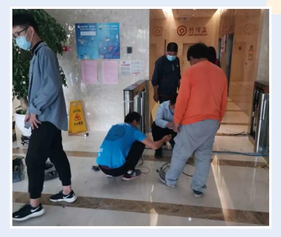 錢林團(tuán)隊(duì)攜帶人臉識(shí)別門禁系統(tǒng)為寫字樓增添一道智能化的安全防線！