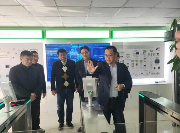 熵基科技中國區(qū)事業(yè)群總經(jīng)理展廳參觀