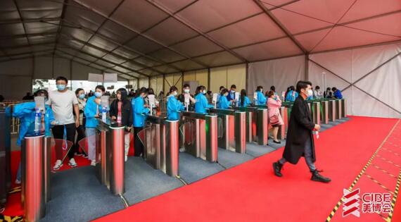 “雙子星”鎮(zhèn)守，刷臉逛展“快準(zhǔn)美”