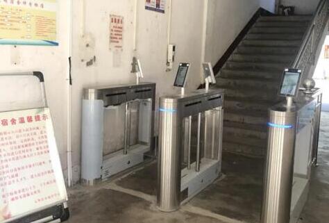 騰訊微卡×熵基科技：百年老校打造智慧校園典范