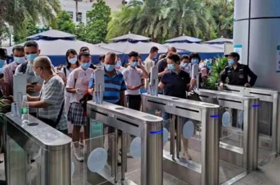 “測溫+驗碼+身份驗證”一步搞定，熵基科技打造醫(yī)院無感通行體驗