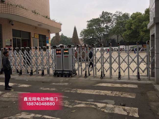 長沙中南汽車世界獵豹汽車4s店電動伸縮門案例 - 中出網(wǎng)-智能出入口與停車充電門戶