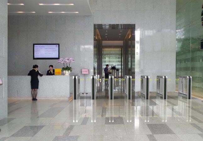 中石油大廈速通門案例 - 中出網(wǎng)-智能出入口與停車充電門戶