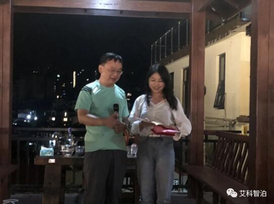 集采中標(biāo)卓越貢獻(xiàn)獎(jiǎng)，由董事長(zhǎng)潘總頒獎(jiǎng)