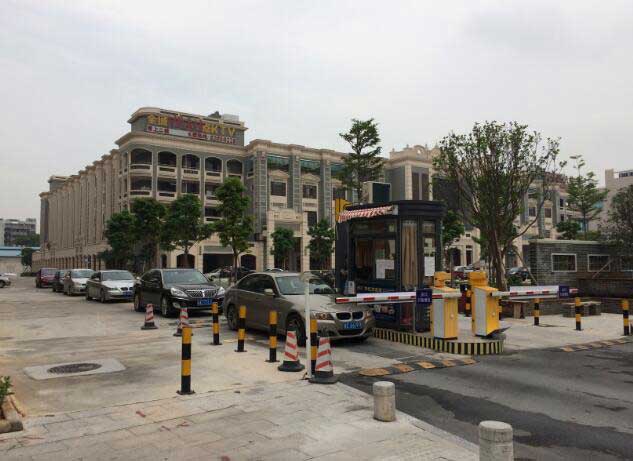 佛山西華里飲食文化城停車(chē)場(chǎng)系統(tǒng)案例 - 中出網(wǎng)-智能出入口與停車(chē)充電門(mén)戶