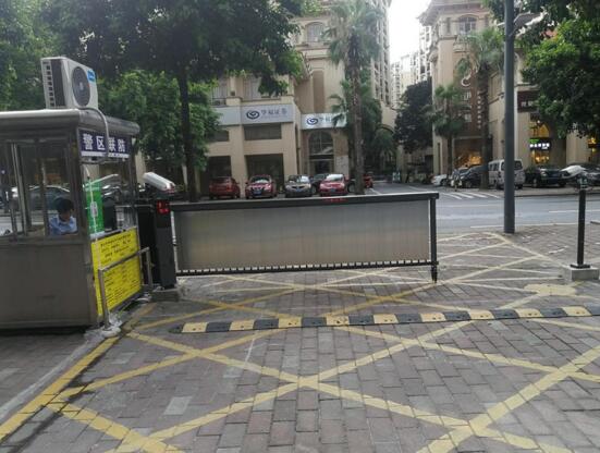 佛山鴻翔湖景苑停車場系統(tǒng)案例 - 中出網(wǎng)-智能出入口與停車充電門戶
