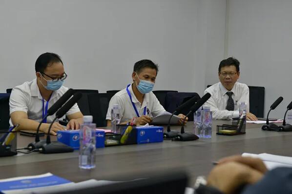 廣東高壘智能科技有限公司楊文泉董事長在本次會議發(fā)言（左一）