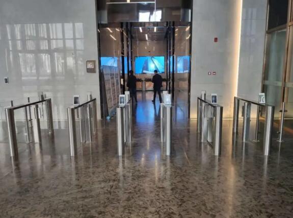 令令開門智能門禁系統(tǒng)、訪客系統(tǒng)、智慧乘梯系統(tǒng)落地天安財險總部大樓