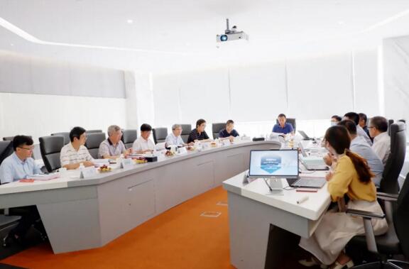 來自華南理工大學(xué)、全國(guó)自動(dòng)化系統(tǒng)及集成標(biāo)準(zhǔn)技術(shù)委員會(huì)等院校及行業(yè)的專家聽取了“華佳Mos-智慧地鐵工業(yè)互聯(lián)網(wǎng)平臺(tái)”（簡(jiǎn)稱：華佳Mos）項(xiàng)目組報(bào)告