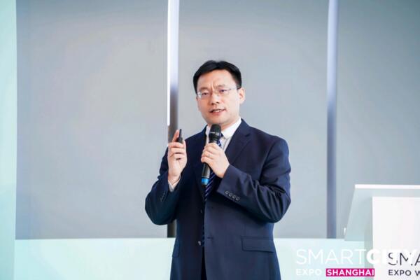 國家信息中心信息化和產(chǎn)業(yè)發(fā)展部單志廣博士、博導(dǎo)、主任作演講