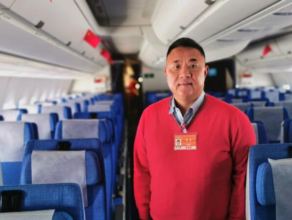 住粵全國(guó)政協(xié)委員、佳都科技集團(tuán)董事長(zhǎng)劉偉今日踏上了奔赴北京的路程