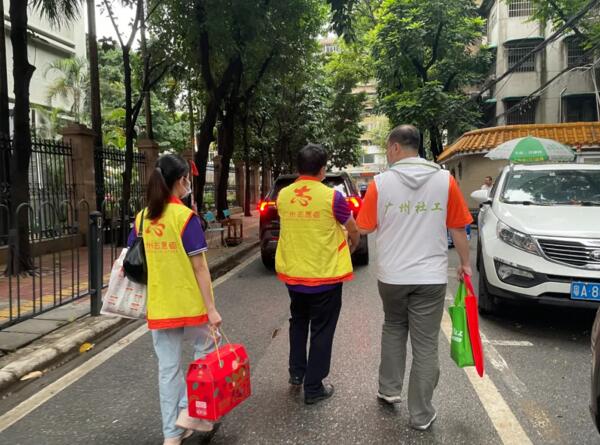 佳都黨委第一支部開展黨建公益活動