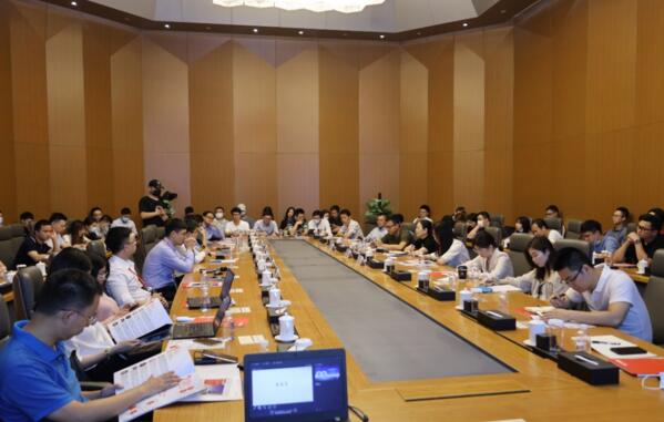 座談會(huì)現(xiàn)場虛無坐席