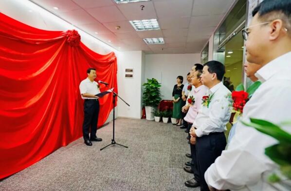 聯(lián)合會(huì)會(huì)長(zhǎng)、廣藥集團(tuán)黨委書(shū)記、董事長(zhǎng)李楚源致辭