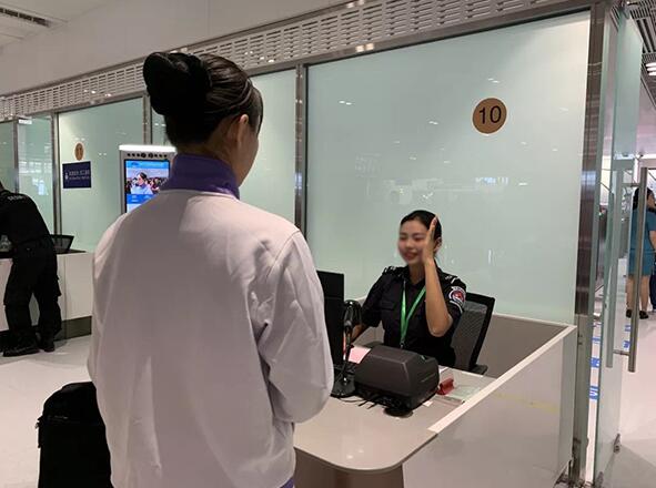 瑞為機(jī)場(chǎng)人臉識(shí)別一體機(jī)