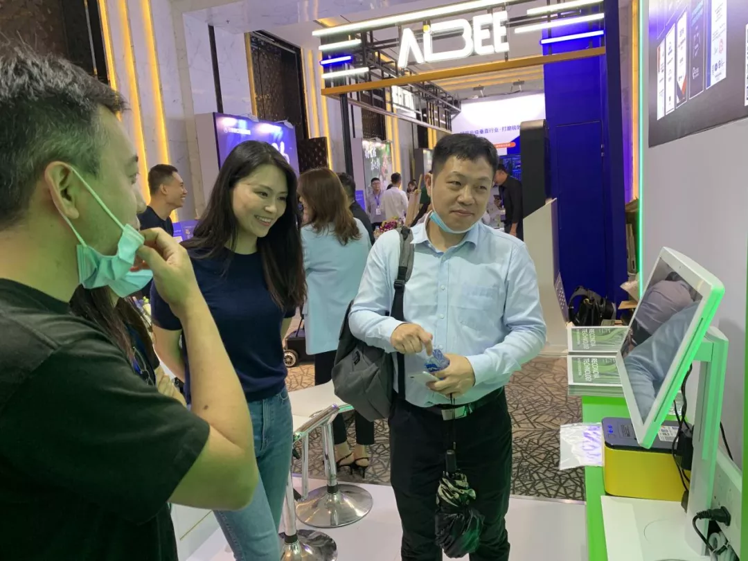 瑞為星漢智慧商業(yè)操作系統(tǒng)展會(huì)風(fēng)采-1