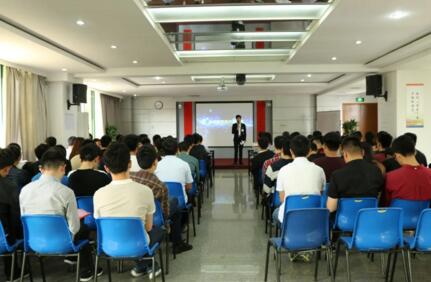 課程及講師設置