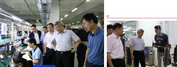 在陳董等公司領導的陪同下，樊主席一行先后參觀了立林生產(chǎn)車間、實驗室和企業(yè)產(chǎn)品展廳