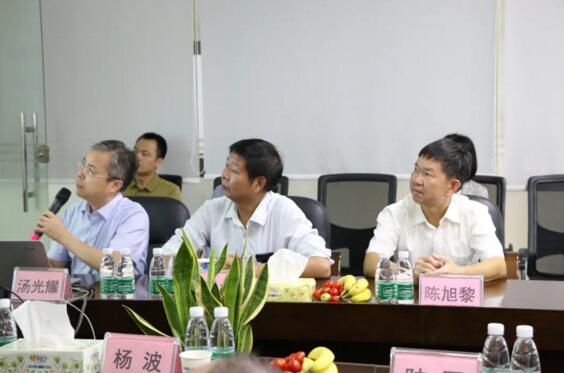 湯總首先向來訪領(lǐng)導(dǎo)介紹了立林的發(fā)展歷程、集團(tuán)概況和產(chǎn)品生態(tài)鏈全景