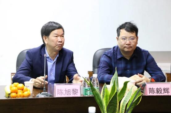 領(lǐng)導(dǎo)們針對(duì)數(shù)字家庭目前存在的發(fā)展不平衡、住宅和社區(qū)設(shè)施互聯(lián)互通不夠等問題及解決方法進(jìn)行了深度的研討