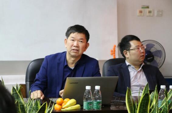 陳董首先向來訪領(lǐng)導(dǎo)們介紹了立林的發(fā)展歷程、集團(tuán)概況和產(chǎn)品生態(tài)鏈全景