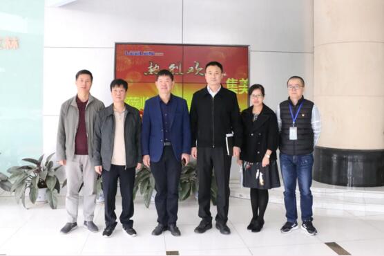 廈門市集美區(qū)副區(qū)長張達(dá)、工信局副局長王志衛(wèi)領(lǐng)導(dǎo)一行到立林走訪參觀