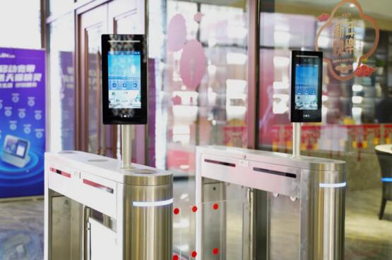 人臉識別無感通行