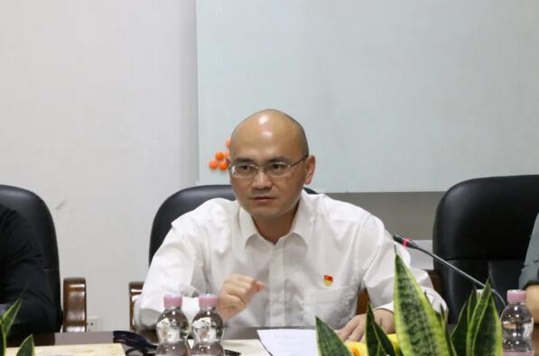 李書(shū)記發(fā)表講話