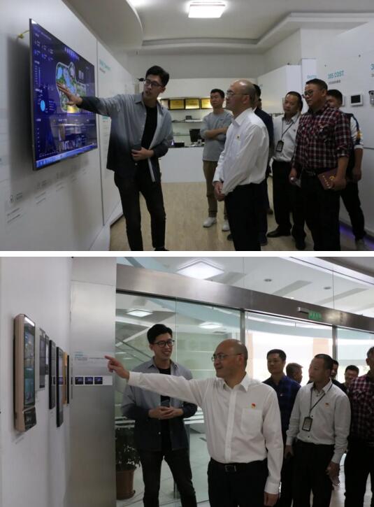 李書(shū)記一行在鐘書(shū)記的陪同下參觀了立林科技展廳