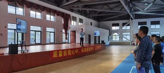 制造中心生產(chǎn)部主管黃利煒為了讓員工更加充分地理解大會的主題