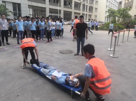 所有參演人員還學習了火場逃生疏散、人員救護、滅火器使用方法