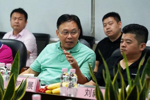 會(huì)長(zhǎng)朱獎(jiǎng)懷先生對(duì)陳董事長(zhǎng)的觀點(diǎn)非常認(rèn)可