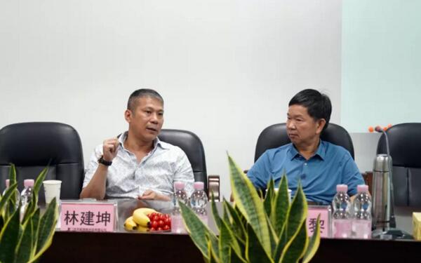 信用家網(wǎng)絡(luò)科技董事長(zhǎng)林建坤先生肯定了立林智慧生活體驗(yàn)館的運(yùn)營(yíng)模式
