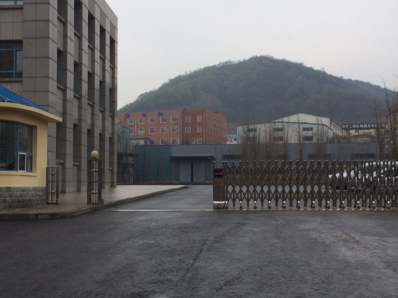 大連甘井子區(qū)棠梨溝灤壇科技公司電動伸縮門案例 - 中出網(wǎng)-智能出入口與停車充電門戶