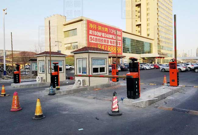 吉林省長春市會展中心兩進三出停車場系統(tǒng)案例 - 中出網(wǎng)-智能出入口與停車充電門戶