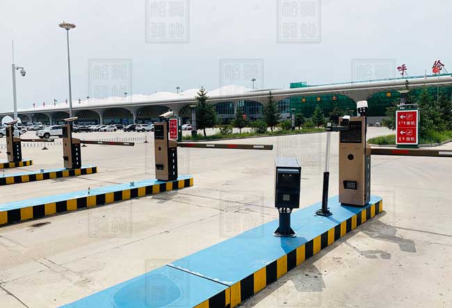 內(nèi)蒙古呼倫貝爾機(jī)場車牌識別案例 - 中出網(wǎng)-智能出入口與停車充電門戶