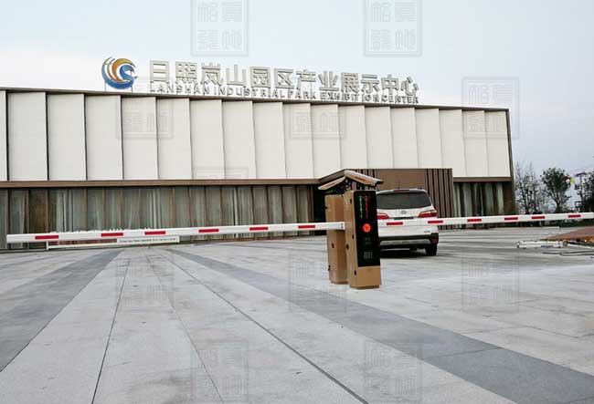 山東日照市嵐山園區(qū)產(chǎn)業(yè)展示中心車牌識別系統(tǒng) - 中出網(wǎng)-智能出入口與停車充電門戶