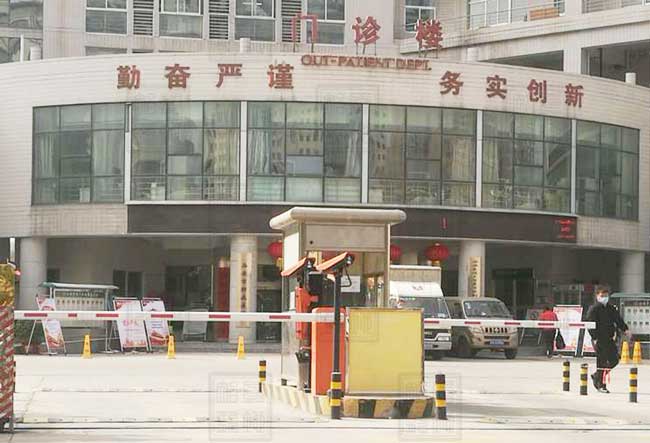 陜西省西安市第八醫(yī)院車牌識(shí)別系統(tǒng)案例 - 中出網(wǎng)-智能出入口與停車充電門(mén)戶