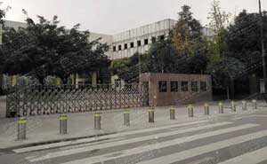 成都新都石犀小學(xué)升降柱案例 - 中出網(wǎng)-智能出入口與停車充電門戶