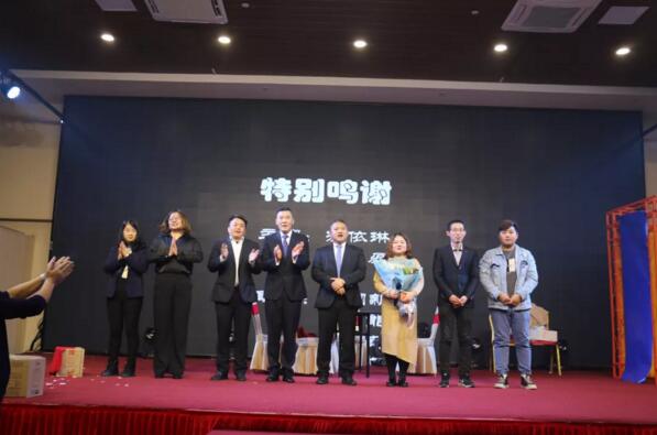 丹特斯再次感謝年會(huì)所有工作人員的辛勞付出！