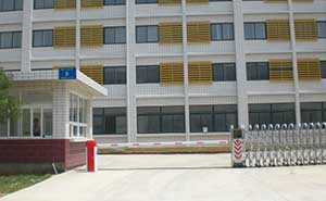 宜升汽配道閘案例 - 中出網(wǎng)-智能出入口與停車充電門戶