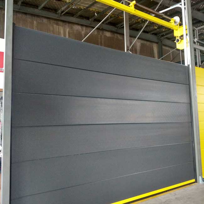 深灰色平面垂直滑升工業(yè)門