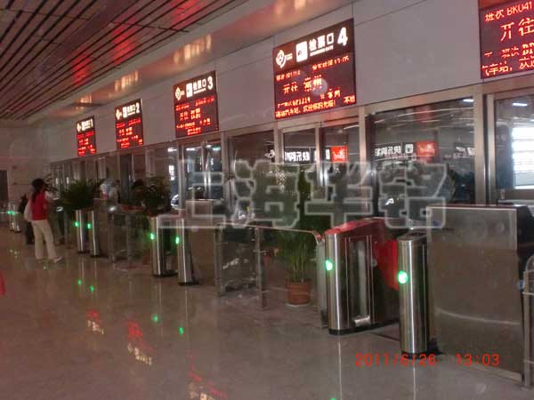 無錫長(zhǎng)途汽車站通道閘案例 - 中出網(wǎng)-智能出入口與停車充電門戶