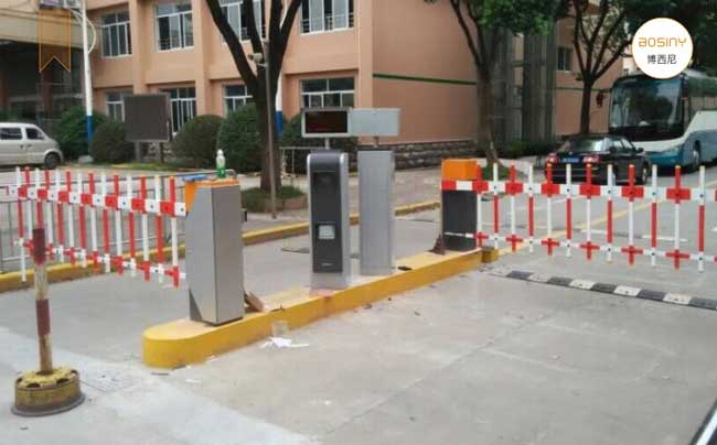 上海市七寶中學車牌識別系統(tǒng)案例 - 中出網(wǎng)-智能出入口與停車充電門戶