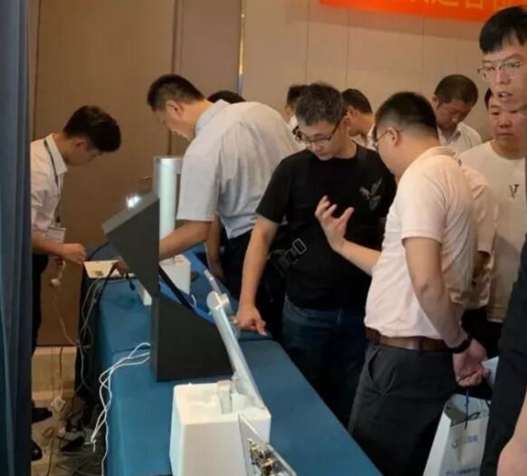 推介會現(xiàn)場-產(chǎn)品體驗區(qū)人潮涌動