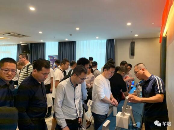 推介會現(xiàn)場-產(chǎn)品體驗區(qū)人潮涌動