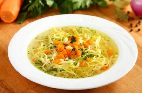 經(jīng)典波蘭美食：面條雞湯