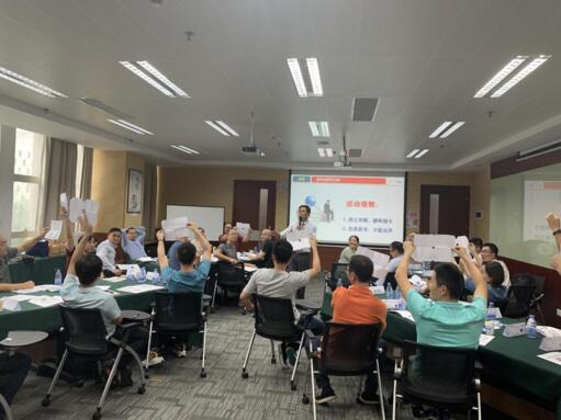 各小組在問題搶答中PK激烈