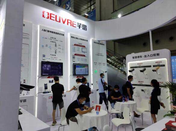 芊熠攜車位引導(dǎo)相機新品搶先亮相深圳智慧停車展